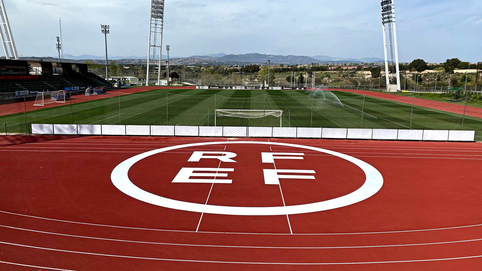 materiales-rigidos-vinilado-pista-atletismo-rfef