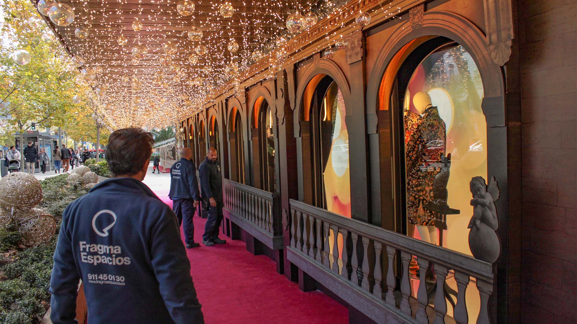 montaje escaparate fachada victoriana realizado por Fragma Espacios